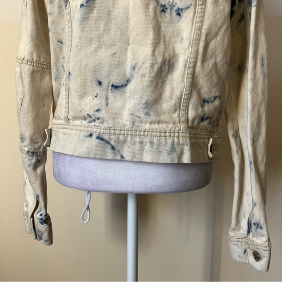 Free People Rumors Jones Tie Dye Blue & White Jean Denim Jacket size Small - Picture 7 of 10